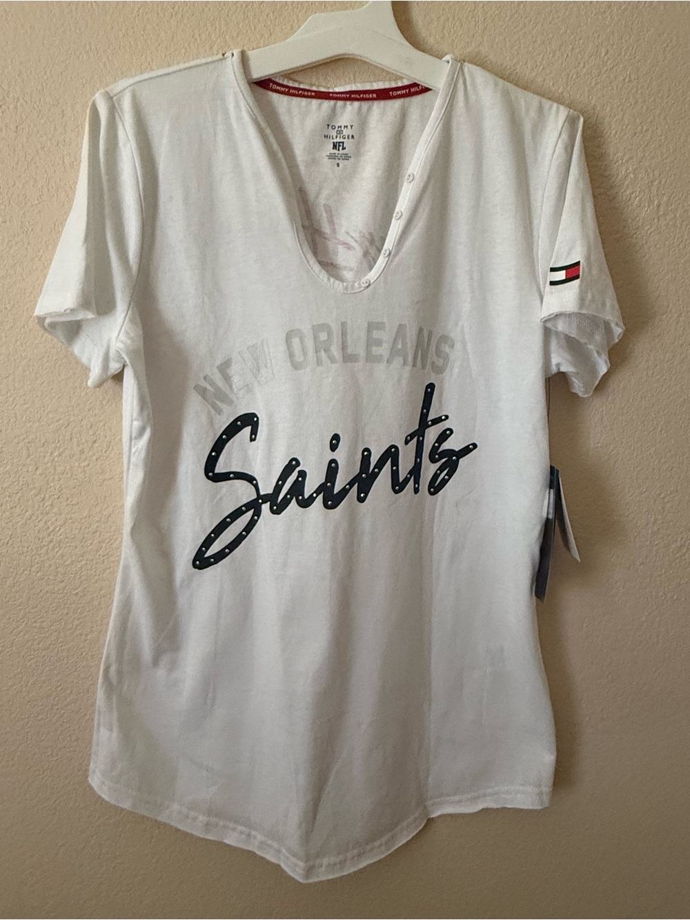 Tommy Hilfiger White New Orleans Saints Script V‑Neck Tee Sz S NWT